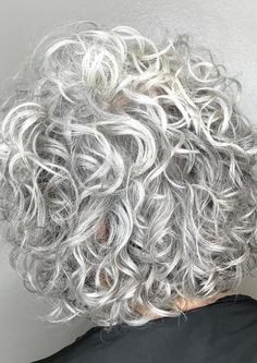 White Curly Hair, Wavy And Curly Hair, Current Hair Trends, Alphabet Tattoo, Curly Hair Trends, Curly Haircuts