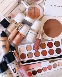 Make Up Diy, Make Up Kits, Penyimpanan Makeup, Alat Makeup, Makeup Aesthetic, Makeup Guide, Makeup Tricks, Make Up Remover