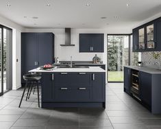 Stratto provides a contemporary twist to the traditionally styled shaker with its narrow 60mm frame and smooth matt finish.
Shown here in Indigo for a stunning finish. 🤩 Matt Kitchen Cabinets, Kitchens Shaker Style, Midnight Blue Kitchen, Slab Kitchen Cabinets, Kitchen Door Handles, Shaker Style Kitchens, Shaker Style Doors