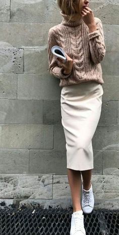 49ad23d1ec9fa4bd8d77d02681df5cfadesc50195802ri Classy Shorts, Classy Jeans, Outfits Feminine, Sneakers Outfit Work, Dress And Sneakers Outfit, Elegant Work Outfits, Work Outfit Inspiration, Classy Dresses, Outfits Classy