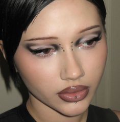 Soft Metal Aesthetic, Berghain Makeup, Jazz Makeup Looks, Rebellious Makeup, Nose Bridge Makeup, Metal Makeup Looks, Meicrosoft Instagram, Matrix Makeup, Alt Glam