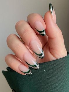 January Nail Colors, Emerald Green Nails, Silver Nail Designs, Emerald Nails, Green Acrylic Nails, Dark Green Nails, French Tip Nail Designs, Latest Nail Trends, Green Nail Designs