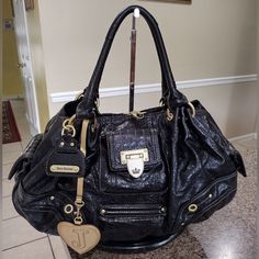 Genly Used Super Clean Vintage Pls See All Pics For Better Reference. 10"H X 16" W X 6"D Old Juicy Couture Bags, Old Juicy Couture, Juicy Couture Bags Handbags, 2000s Bags, Funky Bags, Y2k Bags, Vintage Designer Bags, My Shopping List, 2000s Fashion Outfits