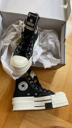 Star Clothing, Shoe Inspo, Aesthetic Shoes, Karate Kid, Mood Board Fashion, Pretty Shoes