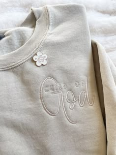 Embroidered Sweatshirt Christian Sweatshirt Faith Embroidered - Etsy Christian Embroidery, Grammy Gift, Jesus Clothes, Scripture Bible, Christian Shirts Designs, Faith Clothing, Faith Scripture, Gift Sister, Christian Sweatshirt