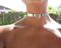 90's Style Thin Silver Choker Neptune Aesthetic, Urban Swag, Silver Hair Accessories, African Shirts For Men, Hair Up Or Down, Metal Choker, Smart Jewelry, Star Wars Outfits, Simple Pearl