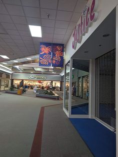 an empty shopping mall with people walking around