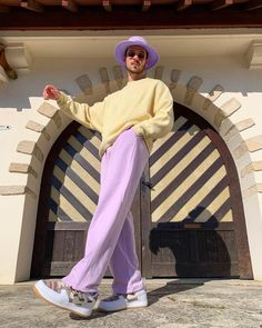 Fun Poses Men, Pastel Mens Clothes, Purple Outfits Men, Pastel Mens Fashion, Pastel Outfit Men, Mens Fashion Beach, Colorful Outfits Men, Fit Mens Fashion, Pastel Outfits