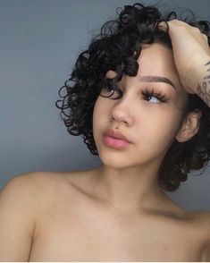 Short Curly Hair Baddie, Hairstyles For Curly Short Hair, Messy Wavy Hair, Dyed Hair Inspiration, Short Sassy Hair, Black Curly Hair, Different Hairstyles