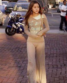 00s Mode, Devon Aoki, Walking Down The Street, 2000s Outfits, Mode Inspo, 가을 패션, Looks Style