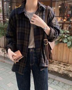 Korean Style Aesthetic, Soft Aesthetic Outfits, Tomboy Femme, Looks Jeans, Casual College Outfits, Korean Casual Outfits, Soft Aesthetic, Casual Day Outfits, Tomboy Style Outfits