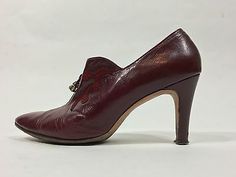 Vintage 1970s Burgundy red leather w/suede Adam Burke Miller's heels size 7.5-8 | eBay Adam Burke, Burgundy Heels, Heel Caps, Red Heels, Shoes Heels Pumps, Shoe Clips, Mode Vintage, Burgundy Red, Womens Oxfords