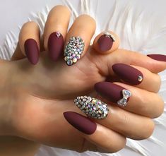 Acrylic Nails Maroon, Natural Acrylic Nails Short, Dip Nails Winter, Wintry Nails, Maroon Acrylic Nails, Winter Manicures, Nail Ideas For Winter, Fall Dip