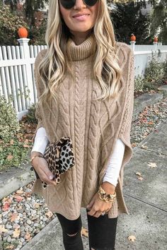 Poncho Pullover, Cable Knit Pattern, Looks Pinterest, Sweater Tops, Mode Casual, Loose Outfit, Poncho Sweater, Knit Pattern, Turtle Neck Top