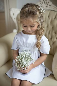 Fashion Questions, Frock Fashion, Long Frock, Wedding Scene, Flower Girl Hairstyles, Foto Tips, Wedding Flower Girl, Baby's Breath, Flower Girls