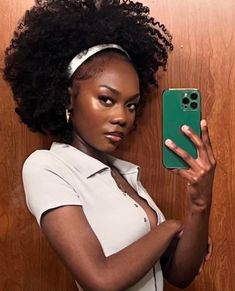 Chic Black Women, Black Women Natural Hair, 4c Afro, Blk Women, Beautiful Black Hair, Type 4 Hair, Afro Style, Natural Afro Hairstyles, Natural Black Women