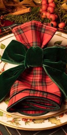 a plaid napkin with a green bow on it