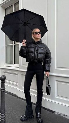 Get inspired by 10+ Stylish Work Outfits ideas! From Stylish Work Outfits to Pocket Stitching, these Corperate Outfits Women bring fresh new ideas to Classic Trendy Outfits and chic innovation in Modern Women Outfits. Crop Puffer Jacket Outfit, Puffer Outfit, Puffer Jacket Outfit