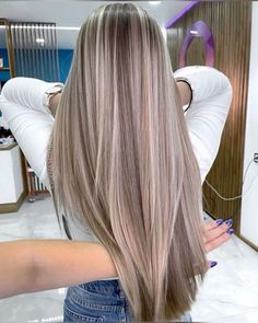 Full Head Blonde Highlights On Brown Hair, Frosted Blonde Hair, Light Blonde Highlights On Brown Hair, Hair Color Ideas For Blondes Winter, Brown Hair With Platinum Highlights, Light Brown Hair With Blonde Highlights, Gray Blonde Hair, Blonde 2024, Blended Highlights