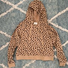 Lightweight Billabong Hoodie. Size Small Casual Leopard Print Sweater, Billabong Hoodie, Print Sweatshirt, Printed Sweatshirts, Billabong, Animal Print, Sweatshirts Hoodie, Womens Tops, Size Small