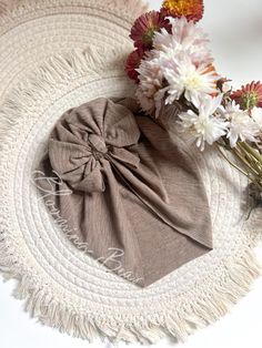 Handmade turban Fabric: -jersey Color: -heathered brown Turban size chart: -preemie 13" -newborn 15" -0/3 Months 16.5" -3/6 Months 17.5" -6/12 Months 18.5" -1/2 Years 19.5" -2/3 Years 20" Please measure your babies head for the most accurate sizing, or feel free to send me a message (: Toddler Turbans, Baby Head, Baby And Toddler, Hair Accessories Headbands, Handmade Baby, Baby Headbands, Baby Toddler, Hair Accessories, Fabric