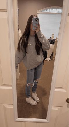 Very Simple Outfits For School, Cozy Nike Outfits, Highschool Comfy Outfits, Casual Outfits For Women School, Casual Girly Outfits Winter, Cute Easy Outfits Casual Winter, Cute Outfits For Highschool Sophmore, Outfit Ideas For Freshman, Cute Outfits To Wear To School Winter