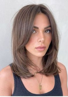 #hairstylesforthinhair#hairstylesforthinhairlong#hairstylesforthinhairprome#hairstylesforthinhairfine#hairstylesforthinhairmedium#hairstylesforthinhairblackwomen Coller Bone Length Hairstyles Straight, Small Layers Medium Hair, Shorter Hair With Layers, Old Money Haircuts Women Medium, Shoulder Length Haircut Round Face, Half Long Haircut, Hair Cuts Ideas Short, Long Bob Brown Hair, Collar Bone Length Hair Straight