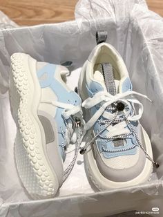 Shoes With Bags, Prada Mens, Casual Shoes Women Sneakers, Men Shoes Sneakers, Sneakers Slippers, Stylish School Bags, Preppy Shoes, Pretty Shoes Sneakers, Shoes Heels Classy