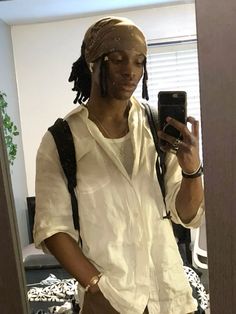 Black Hairstyles Bandana, Bandana With Dreadlocks, Dreads With Bandana Men, Dreads Men Aesthetic, Dread Inspo Men, Loc Bandana Styles, Styled Dreads For Men, Bandana Locs Hairstyles, Cool Loc Hairstyles