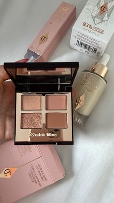 Makeup Accesories, School Makeup, Makeup Obsession, Beauty Makeup Tips, Luxury Makeup, Makeup Items, Gorgeous Makeup, Makeup Essentials