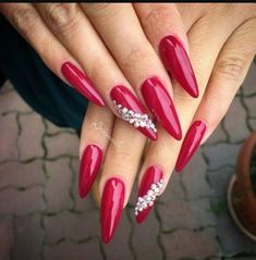 Unghie Nail Art, Nails 2018, Red Nail, Sparkly Nails, Bling Nails, Fancy Nails, Gorgeous Nails, Stiletto Nails, Holiday Nails