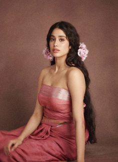 Jhanvi Kapoor, Goddess Aesthetic, Self Portrait Poses, Saree Photoshoot, Vintage Bollywood, Portrait Poses