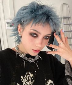 Punk Japanese, Star Girl Aesthetic, 2000s Y2k Aesthetic, Y2k Aesthetic Grunge, Japanese 2000s, Super Short Haircuts, Short Hair Tomboy, Big Box Braids Hairstyles, Shot Hair Styles