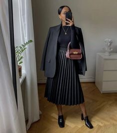 Winter Looks Skirt, What To Wear To A Fashion Show As A Guest, Look Elegante Casual, Modest Fashion Ideas, Fall Outfits Skirts Modest, Modest Looks