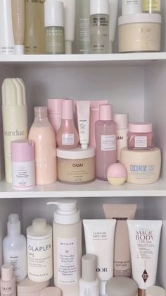 Beauty Products Aesthetic, Dream Skincare, Koleksi Makeup, Pink Board, Preppy Things, Skincare Inspiration, Pink Lifestyle, Glow Recipe