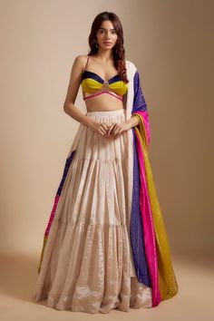 Lehenga Designs Navratri, Lehriya Chaniya Choli, Chaniya Designs Style, Navratri Dupatta Designs, Navratri Skirts, Navratri Dupatta, Chaniya Choli Designs Weddings, Navratri Gown, Chaniya Choli Designs Navratri