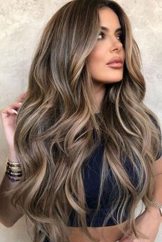 New Fall Hair Colors 2022 Brunette, Long Brunette Balayage Hair, Burnette For Fall, Fall Hair Colors For Blondes Caramel, Hair Color Ideas 2022 Fall, Fall 2022 Hair Trends Brunette, Fall Hair Colors For Blondes 2022, Hair Color Ideas For Brunettes Fall, Fall Hair Colors 2022 Trends Blonde