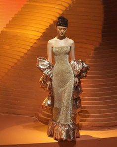 Looks Rihanna, Gold Dresses, 90s Runway Fashion, Mermaid Dress, Looks Style