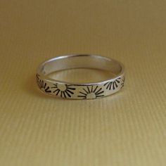 Art Metal Jewelry Ideas, Etsy Rings Silver, Different Rings, Sunburst Pattern, Cute Rings, Silver Band Ring