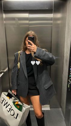 Grey Oversized Blazer Outfit, Grey Oversized Blazer, Stile Kylie Jenner, Post Grad, Paris Mode, Foto Poses