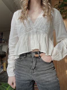 White Blouse And Jeans, White Tops For Women, Tops With Lace, Western Wear Outfits, Desi Fashion Casual, Casual College Outfits, Fashion Top Outfits, Uni Outfits, Trendy Fashion Tops