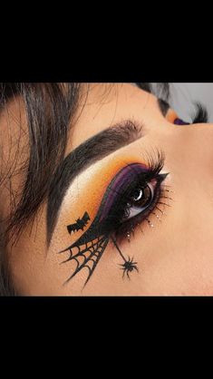 Halloween makeup, Halloween spiderweb eyeliner tutorial, halloween makeup videos #Halloween Halloween Makeup Videos, Nem Halloween Makeup, Halloween Party Makeup, Halloween Maquillage, Makeup Clown, Makeup Zombie, Halloweenský Makeup, Halloween Make-up Looks, Tutorial Eyeliner