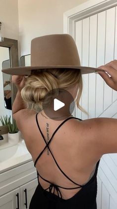 breanna cohoon on Instagram: "while the weather is too gloomy to film .. pls enjoy the BEST HAIR HACK to make your bun extra voluminous ✨
.
.
.
.
.
#hairstyle #hairinspo #hairtutorial #style #fashion #hairhack #hairtrick #hairtip" Cowgirl Hair Styles, Rodeo Hair, Cowboy Hat Hair, Cowgirls Hairstyles, Western Hairstyles, Country Hairstyles, Cowgirl Hair, Concert Hairstyles, Hair Hack