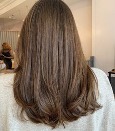 Hair Inspiration Layers Haircuts, Medium Length Brown Hair With Long Layers, Layered Hair Armpit Length, Subtle Hair Layers, New Hair Aesthetic, Cute Medium Haircuts For Thick Hair, Hair Cuts No Layers Straight, Cute Hair Lengths For Thick Hair, Not Layered Hair