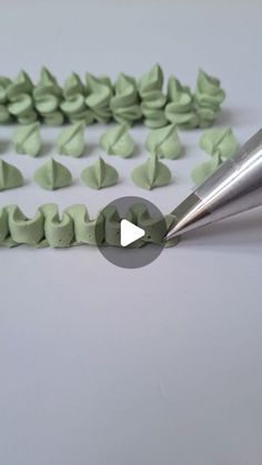 a video demonstrating how to make 3d origami shapes with a scissor