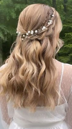 Ponytail Looks, Hair Down Bridesmaid, Ponytail Hairstyle Ideas, Down Bridesmaid Hair, Wedding Hair Flower Crown, Cute Ponytail, Cute Ponytail Hairstyles, Ponytail Hairstyle