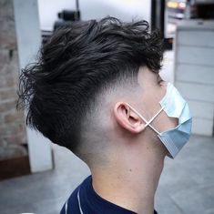 Undercut Skin Fade, Skin Fade Women, Skin Fade Long On Top, Side Fade Haircut Men, Medium Skin Fade, Medium Fade Haircut, Side Fringe Hairstyles, Haircut Designs For Men, Boys Colored Hair