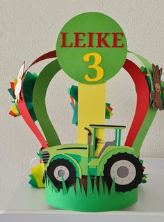 a paper model of a tractor with the number 3 on it's front and side