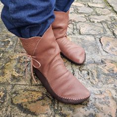 THIS IS NOT A FINISHED PRODUCT BUT, A TUTORIAL + PATTERNS ONLY. THE LEATHER AND TOOLS ARE NOT INCLUDED Learn how to make custom-fitted leather boots by hand with Lougaya. Over the course of 3 hours of teachings in which she demonstrates how to make a pair from beginning to end, she clearly and precisely explains how to make your own moccasins at home with very few and simple tools. The great difference with most other moccasins and patterns that you can find on the market is that ours are made t Diy Wrap, Thick Socks, Leather Moccasins, Barefoot Shoes, Leather Conditioner, Printable Patterns, Leather Items, How To Make Your, Leather Working