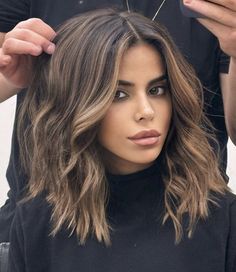 Face Framing Highlights Brunette Bob, Short Brunette Hair With Balayage, Medium Length Brown With Highlights, Mid Length Lob Straight, New Brunette Hair Trends, Carmel Beige Highlights, Balayage Hair Over 50, Chocolate Brown Hair With Highlights Bob, Caramel Lob Hair